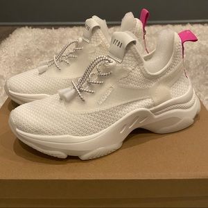 SOLD! Steve Madden Myles Sneakers